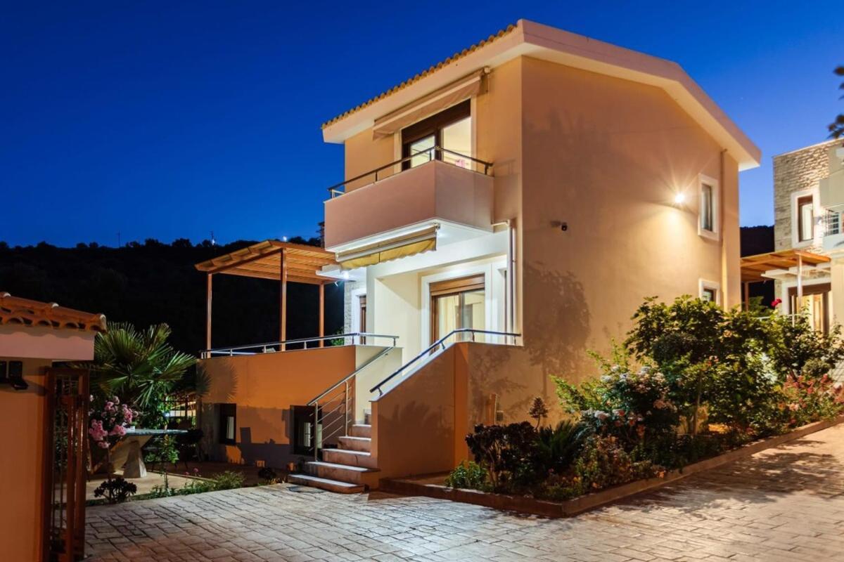 Villa Armonia - Beachfront Majestic Retreat Petalidi ภายนอก รูปภาพ