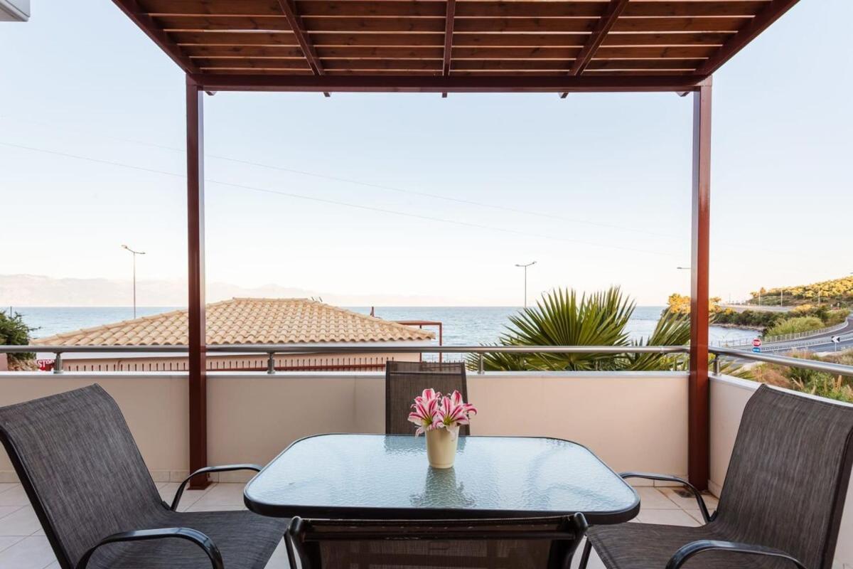 Villa Armonia - Beachfront Majestic Retreat Petalidi ภายนอก รูปภาพ