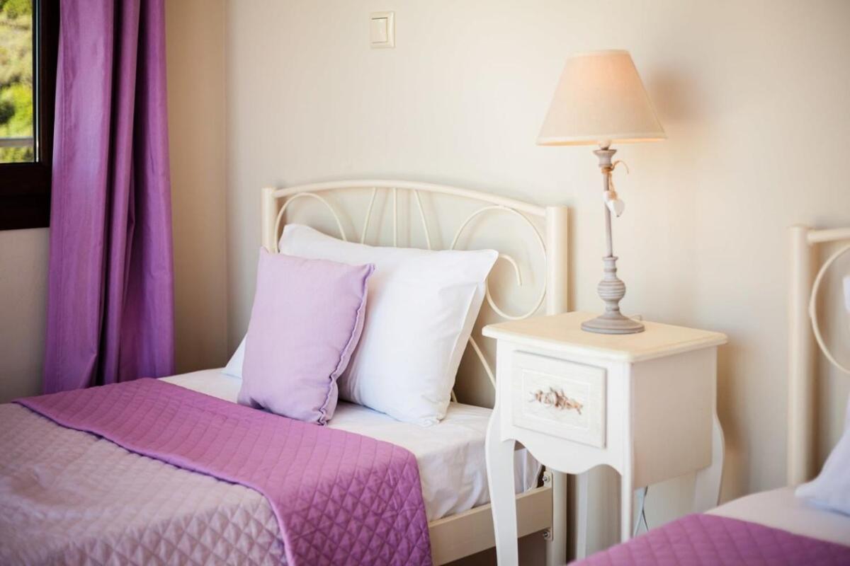 Villa Armonia - Beachfront Majestic Retreat Petalidi ภายนอก รูปภาพ