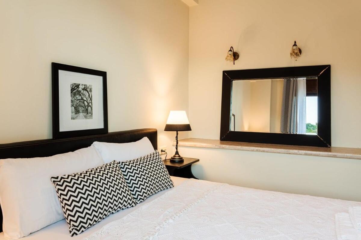 Villa Armonia - Beachfront Majestic Retreat Petalidi ภายนอก รูปภาพ