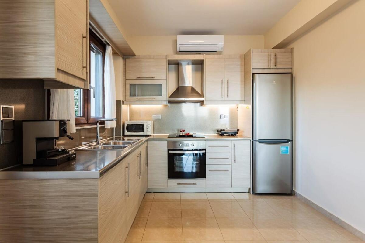 Villa Armonia - Beachfront Majestic Retreat Petalidi ภายนอก รูปภาพ