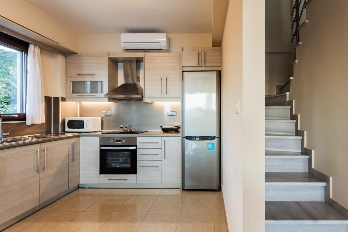 Villa Armonia - Beachfront Majestic Retreat Petalidi ภายนอก รูปภาพ