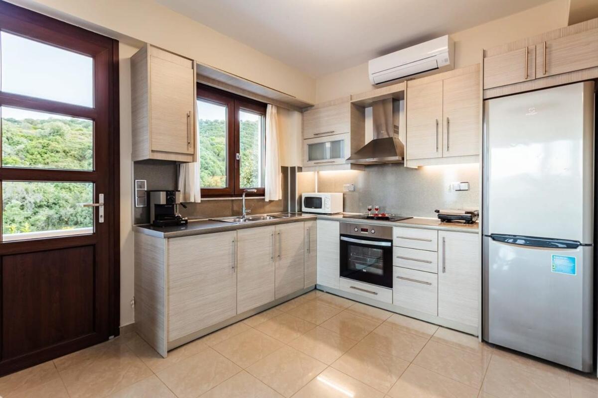 Villa Armonia - Beachfront Majestic Retreat Petalidi ภายนอก รูปภาพ