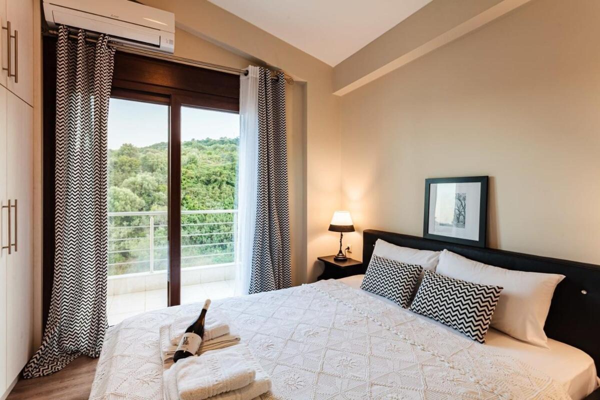 Villa Armonia - Beachfront Majestic Retreat Petalidi ภายนอก รูปภาพ