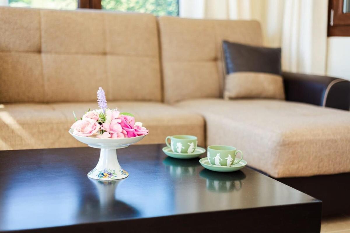 Villa Armonia - Beachfront Majestic Retreat Petalidi ภายนอก รูปภาพ