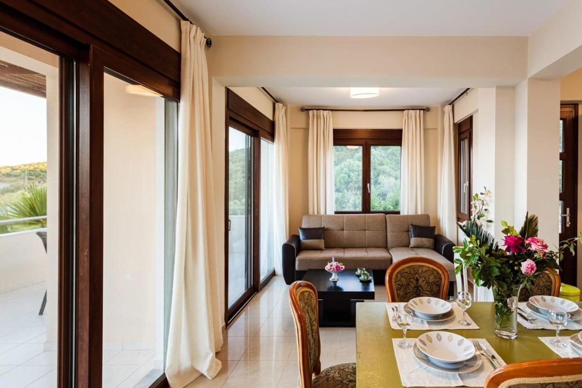 Villa Armonia - Beachfront Majestic Retreat Petalidi ภายนอก รูปภาพ